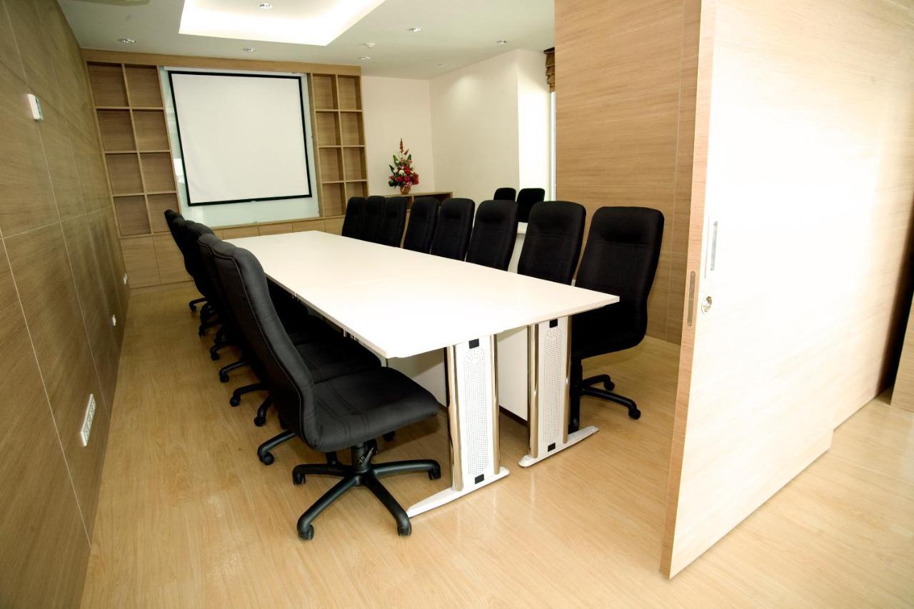 Olive Hotel & Residence Bangkok Sukhumvit 101 Екстериор снимка